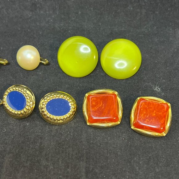 Lot of 7 Gold Tone Clip On Earrings (3951) - Picture 4 of 8